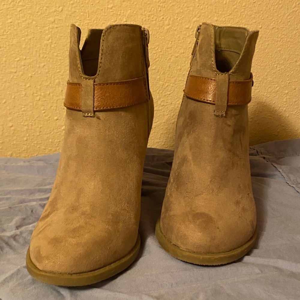Nicole Beige Ankle Boots with Chestnut Strap